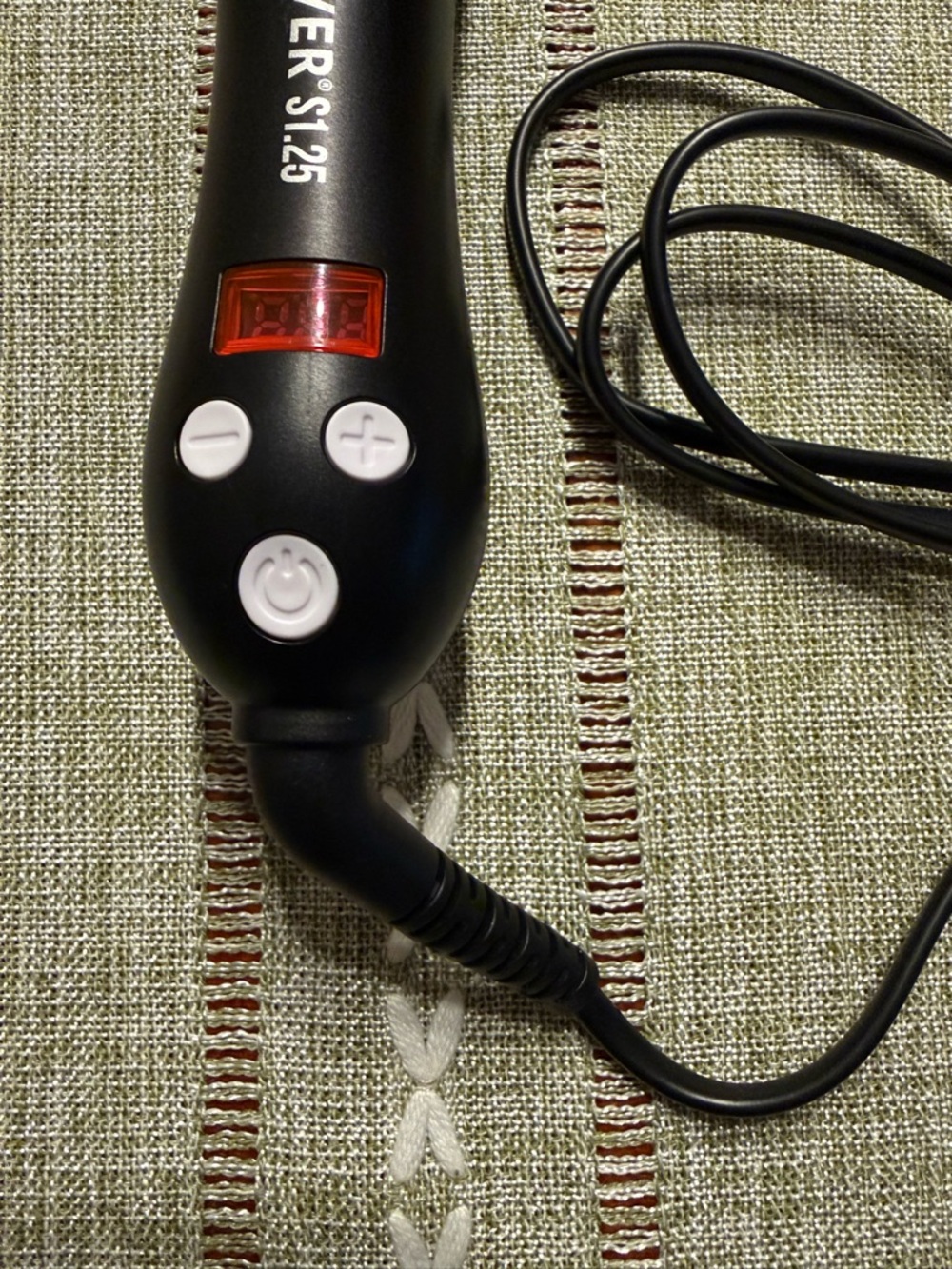 Beachwaver Co. S1.25 Inch Black Ceramic Auto Rotating Curling Hot Iron - No Box - Picture 3 of 7